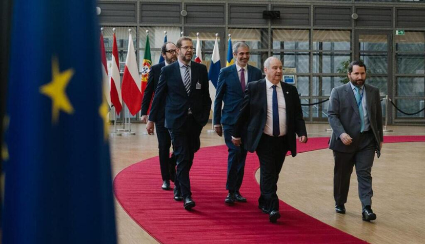 El ministro de Industria y Turismo, Jordi Hereu, a su llegada al Consejo de Competitividad celebrado en Bruselas. / © lamoncloa.gob.es. Ministerio de la Presidencia.