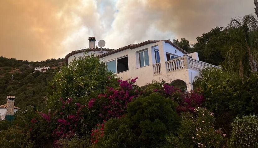 Incendio forestal próximo al municipio de Calonge (Cataluña, España). Davv67/Shutterstock