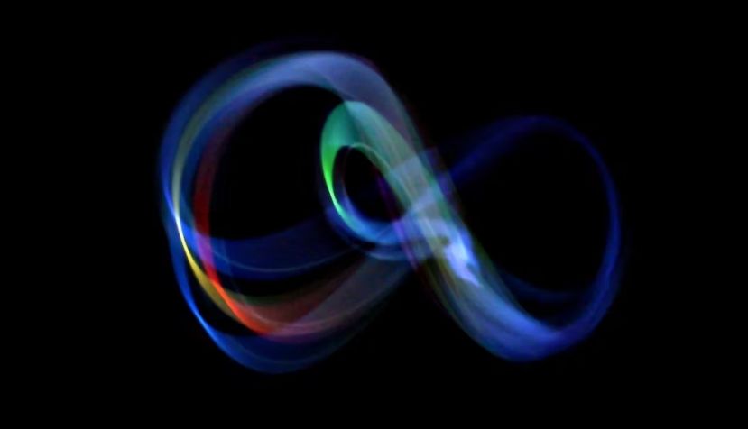 Efecto lumínico que simula el infinito. Davide Simonelli / Flickr, CC BY-NC-SA