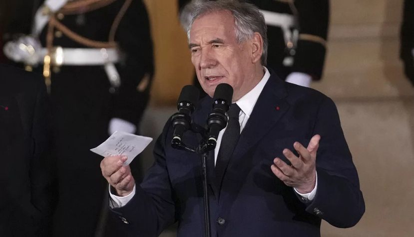 Nomination du premier ministre: «François Bayrou est encore plus fragile que Michel Barnier»