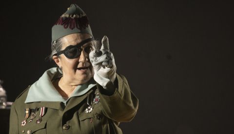 Ane Gabarain es Millán Astray en «CANTANDO BAJO LAS BALAS», que se estrena en Barcelona