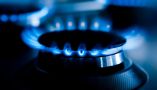 En medio de la crisis energética mundial, el compromiso de la UE de adquirir petróleo, GNL y productos de energía nuclear estadounidenses por valor de 750.000 millones de dólares para 2028 es una respuesta estratégica para reducir la dependencia de los combustibles fósiles rusos mediante la diversificación de sus fuentes y el aumento de su seguridad energética. by-studio / Shutterstock