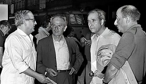  Eduardo Guzman (a la izquierda del todo), junto a José Peirats, a su regreso del exilio. A su lado Juan Gómez Casas (el segundo por la derecha). 16 de agosto de 1976.