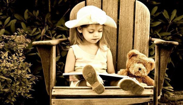 La vida y los autores: La función educativa de la literatura infantil y juvenil en su evolución histórica