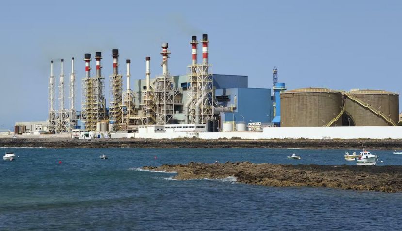 Planta de desalinización en Lanzarote (islas Canarias, España). Goodcat / Shutterstock
