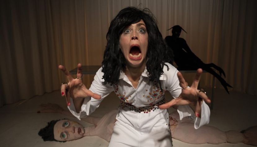 Greta García nos trae Mi madre muerta, una performance sobre cómo encontrar humor en la pérdida