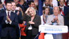 Marine Le Pen (centro), Jordan Bardella (izquierda) y funcionarios electos en el acto de regreso a clases de la Agrupación Nacional en Hénin-Beaumont (Paso de Calais), en la circunscripción del candidato presidencial de la Agrupación Nacional, el 13 de septiembre de 2026. Thomas Samson/AFP