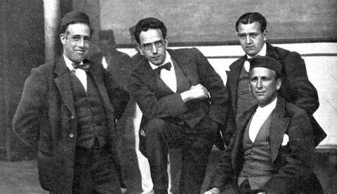 Julián Besteiro, Daniel Anguiano, Saborit y Francisco Largo Caballero en el penal de Cartagena, por Campúa (1918)