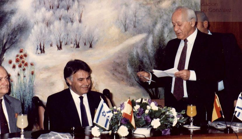 Dov Shilansky, presidente de la Kneset (parlamento israelí), pronuncia un discurso durante la visita oficial de Felipe González a Israel, diciembre de 1991. /Foto cortesía de la Fundación Felipe González