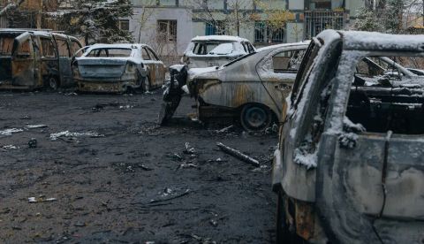 Las consecuencias económicas de un conflicto armado (como el que se muestra aquí en Ucrania) van mucho más allá de la destrucción material y la muerte. Deniska_Ua/Shutterstock