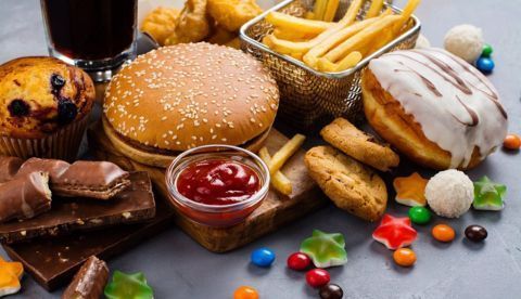 Alimentos ultraprocesados y tabaco: tal para cual