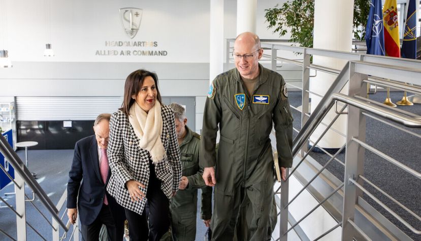 Visita a las tropas españolas destinadas en el Cuartel General del Mando Aéreo Aliado de la OTAN. / © lamoncloa.gob.es. Ministerio de la Presidencia.