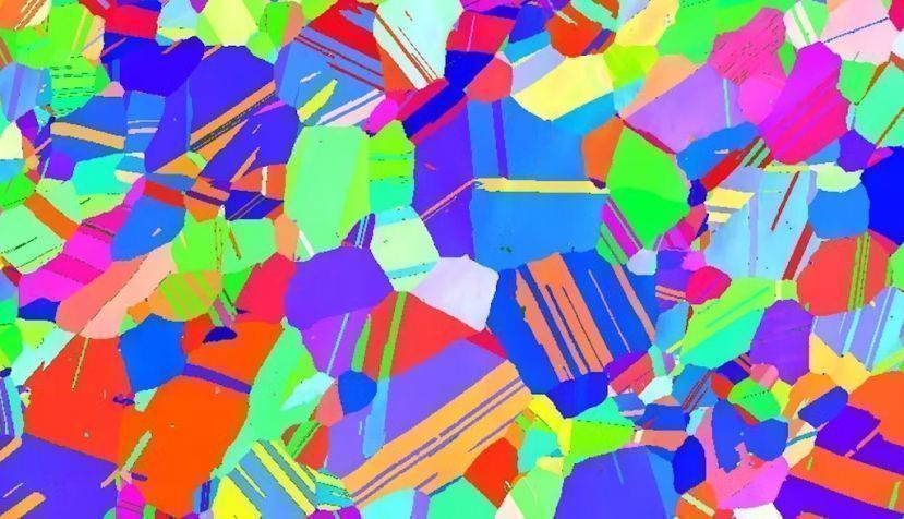 imagen de la microestructura de una aleación de alta entropía fabricada a partir de polvos de aleaciones “comodity”. Estructura de tipo “austenita”. Foto, cortesía de S. Venkatesh Kumaran