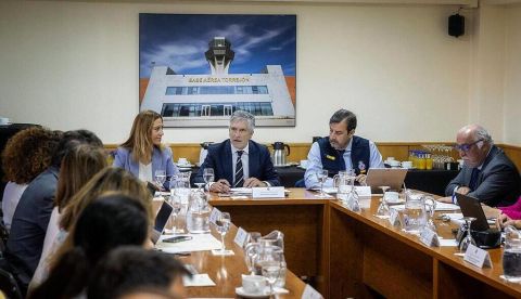 El ministro del Interior, Fernando Grande-Marlaska, durante la reunión del Comité Estatal de Coordinación y Dirección del Plan Estatal de Protección Civil para Emergencias por Incendios Forestales. / © lamoncloa.gob.es. Ministerio de la Presidencia.