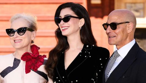 Emily Blunt, Meryl Streep, Anne Hathaway y Stanley Tucci posan en la sesión fotográfica de El diablo viste de Prada 2. Associated Press/Alamy