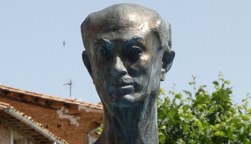 Busto de Mariano Navarro Rubio en Daroca. / Wikipedia.